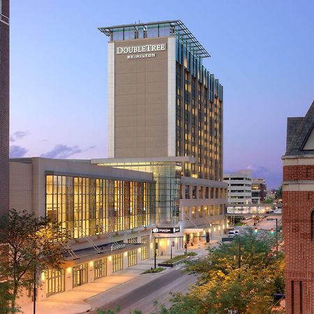 Doubletree By Hilton Hotel Cedar Rapids Convention Complex Екстериор снимка