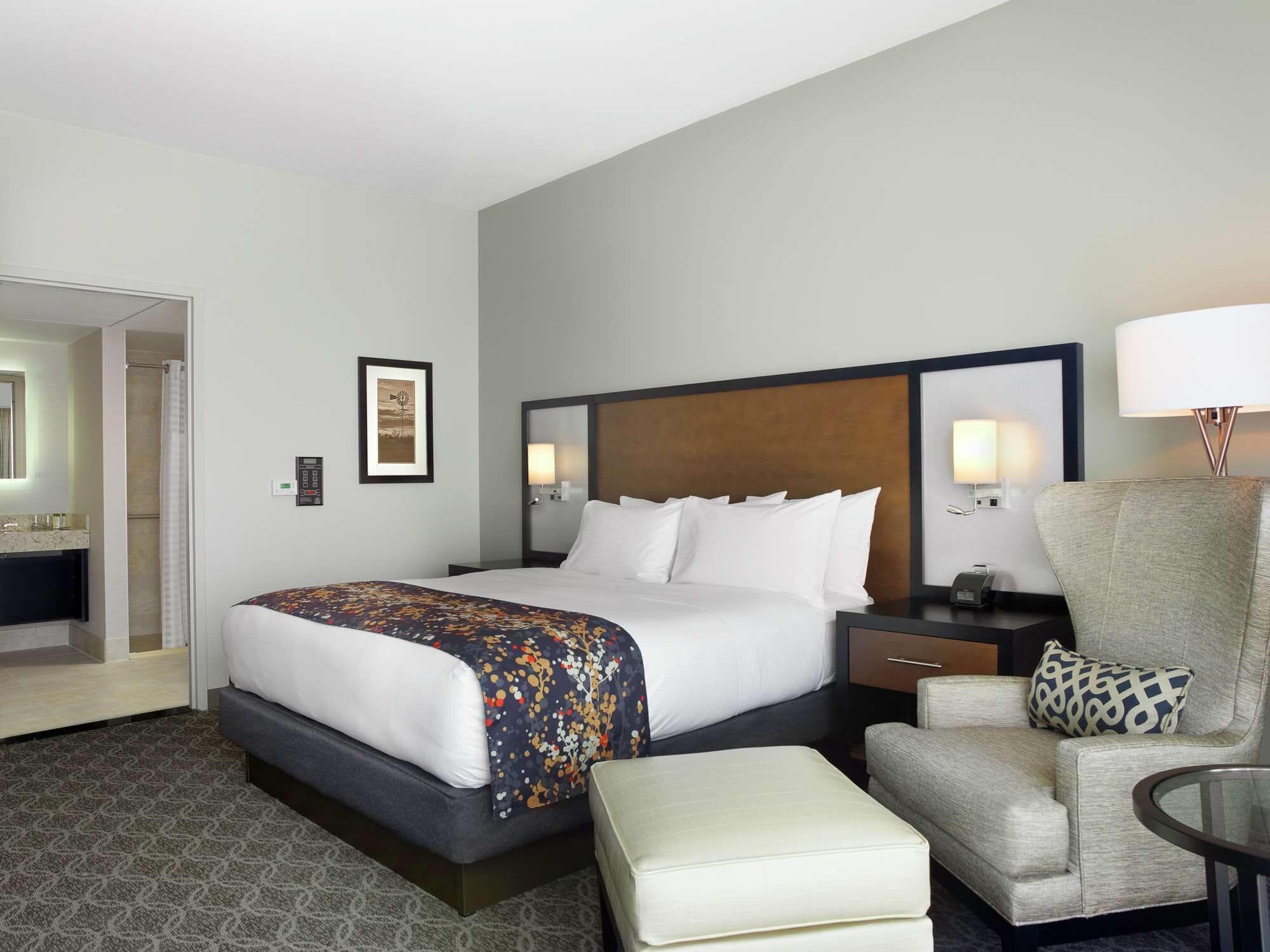 Doubletree By Hilton Hotel Cedar Rapids Convention Complex Екстериор снимка