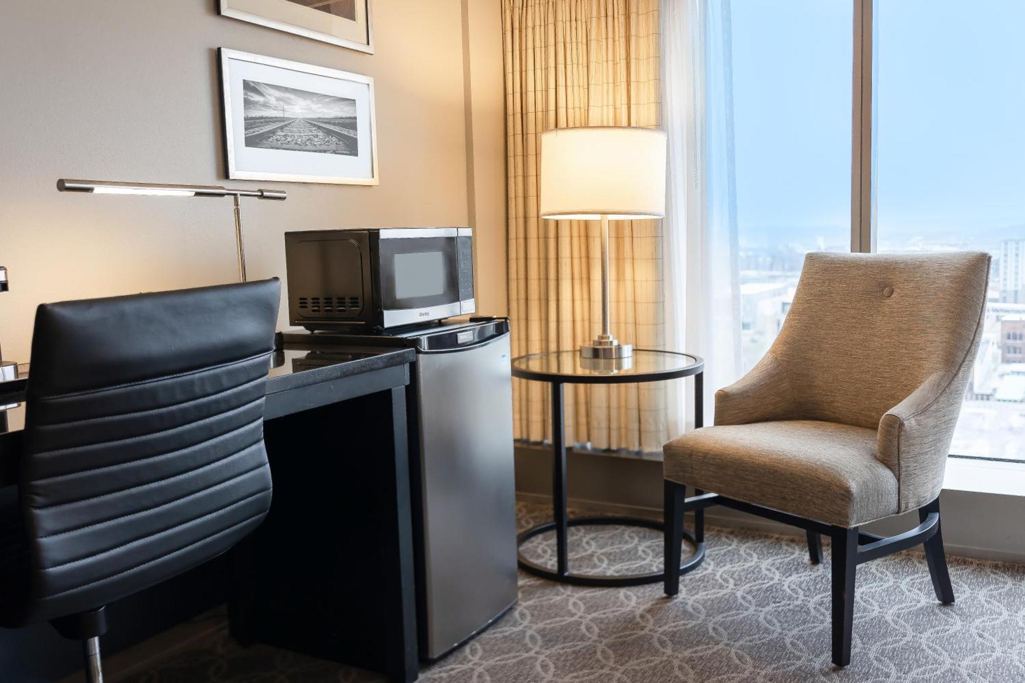 Doubletree By Hilton Hotel Cedar Rapids Convention Complex Екстериор снимка