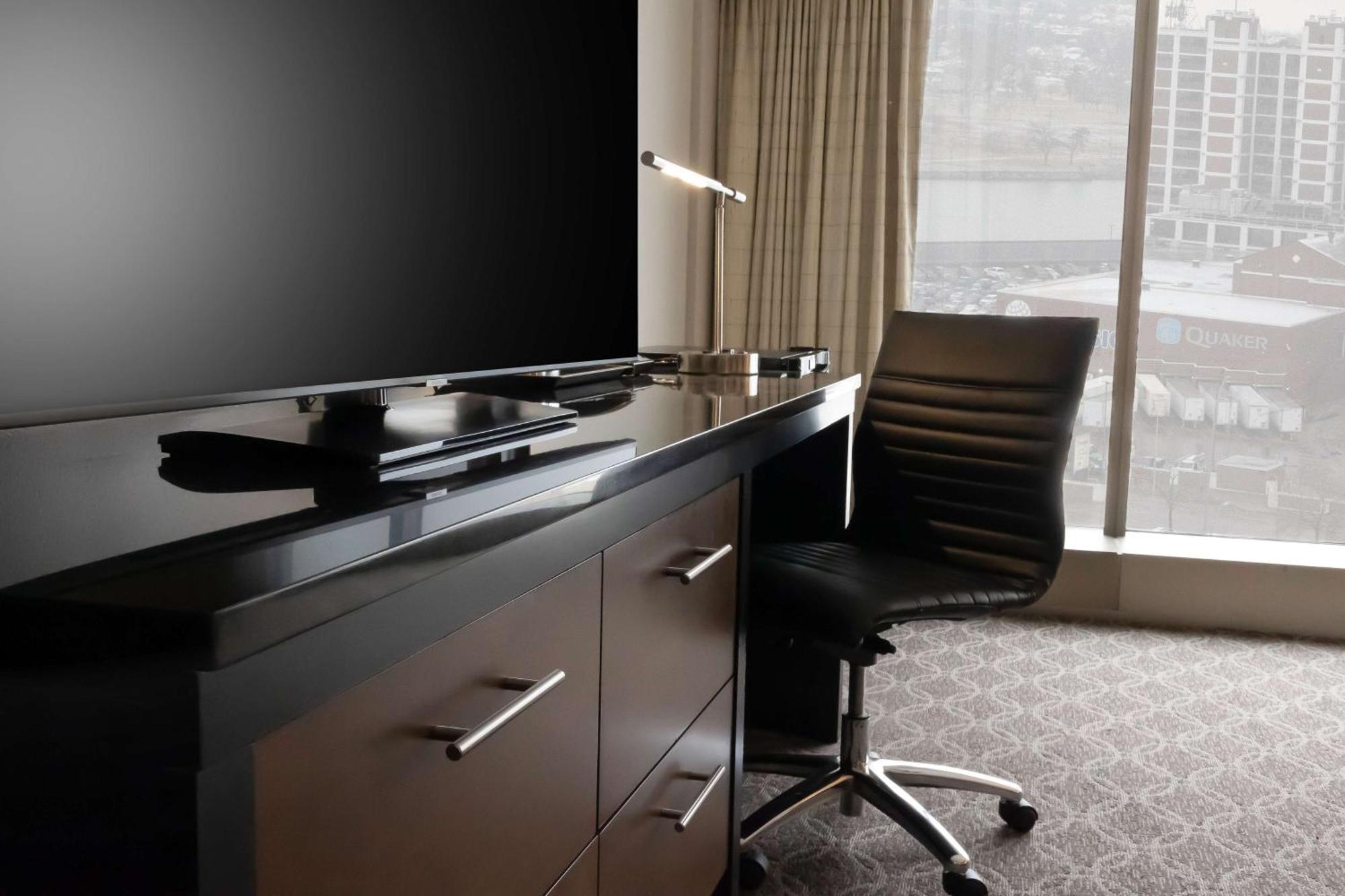 Doubletree By Hilton Hotel Cedar Rapids Convention Complex Екстериор снимка