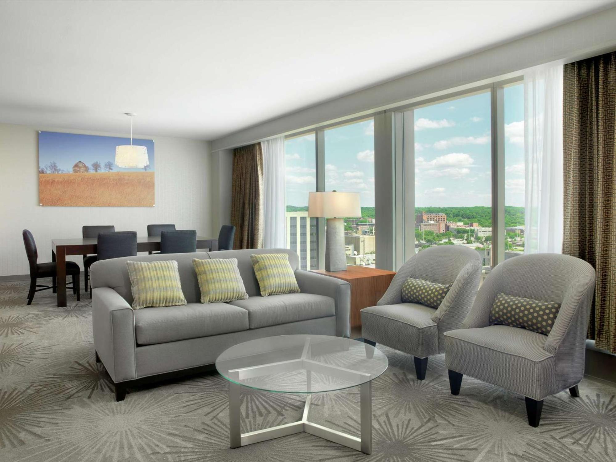 Doubletree By Hilton Hotel Cedar Rapids Convention Complex Екстериор снимка