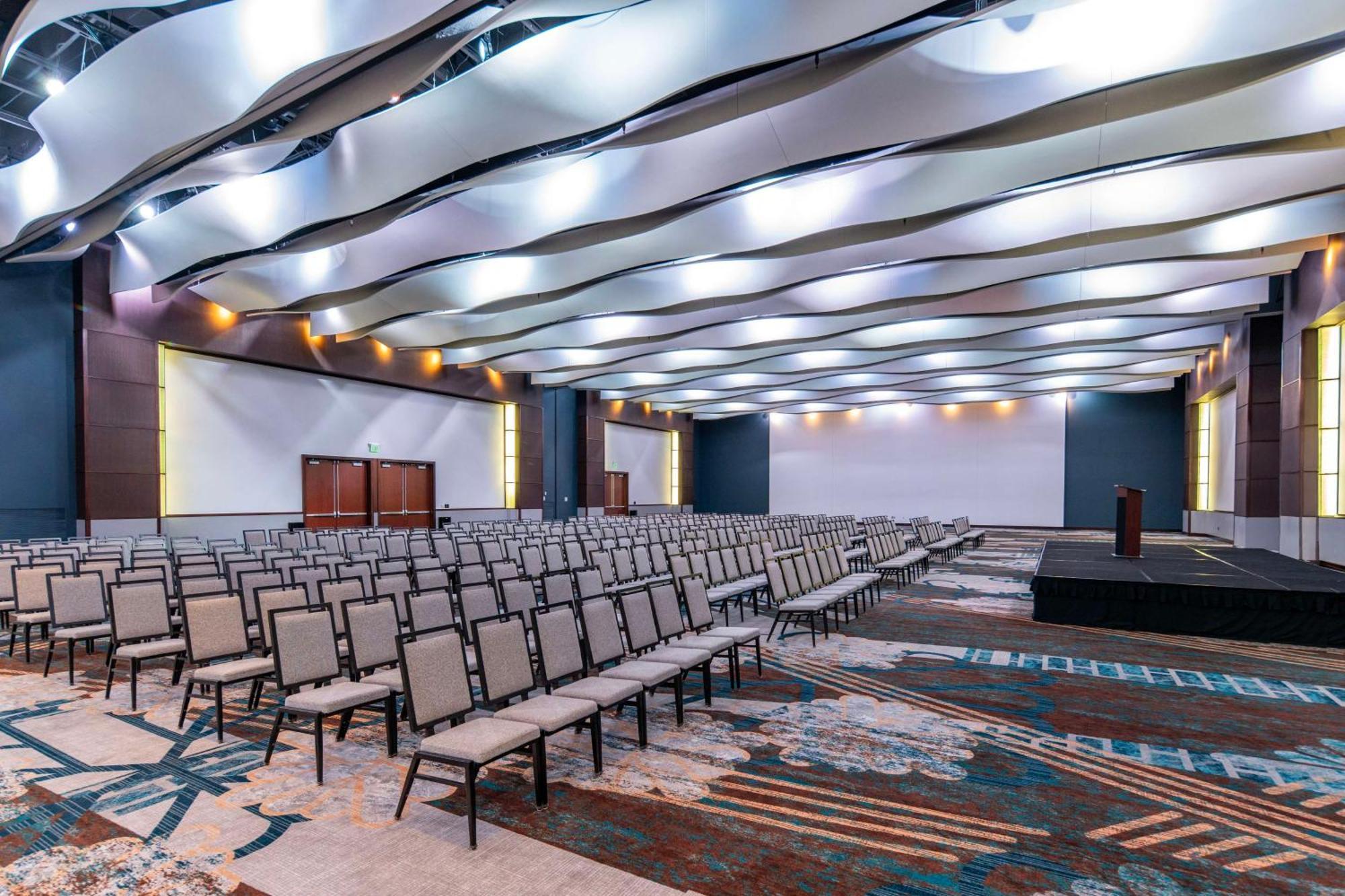 Doubletree By Hilton Hotel Cedar Rapids Convention Complex Екстериор снимка