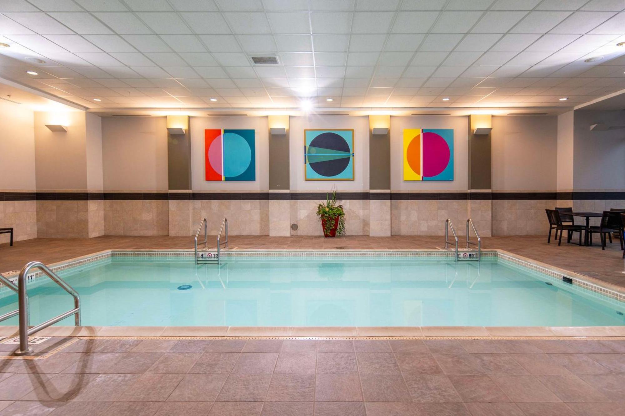 Doubletree By Hilton Hotel Cedar Rapids Convention Complex Екстериор снимка