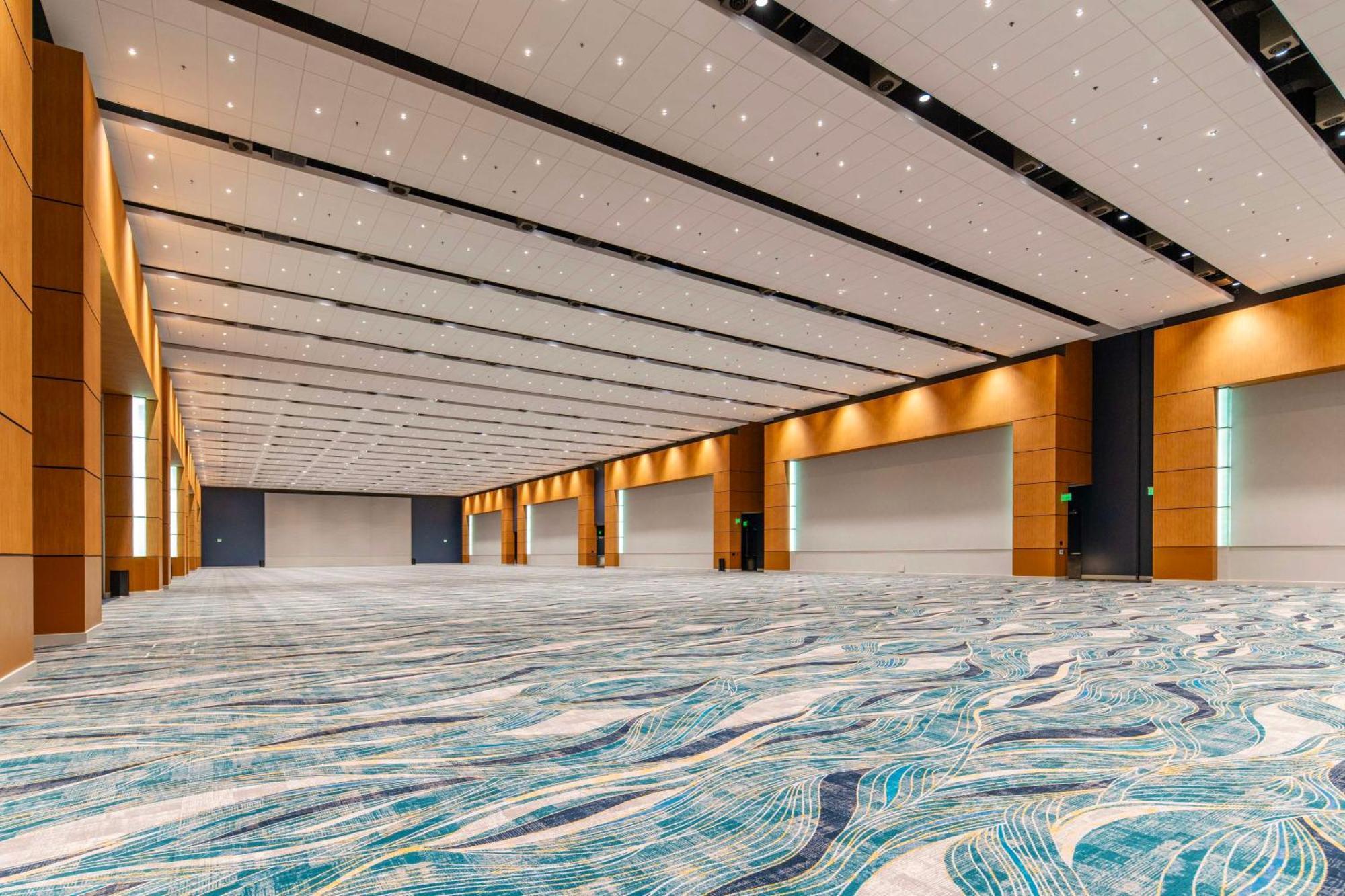 Doubletree By Hilton Hotel Cedar Rapids Convention Complex Екстериор снимка