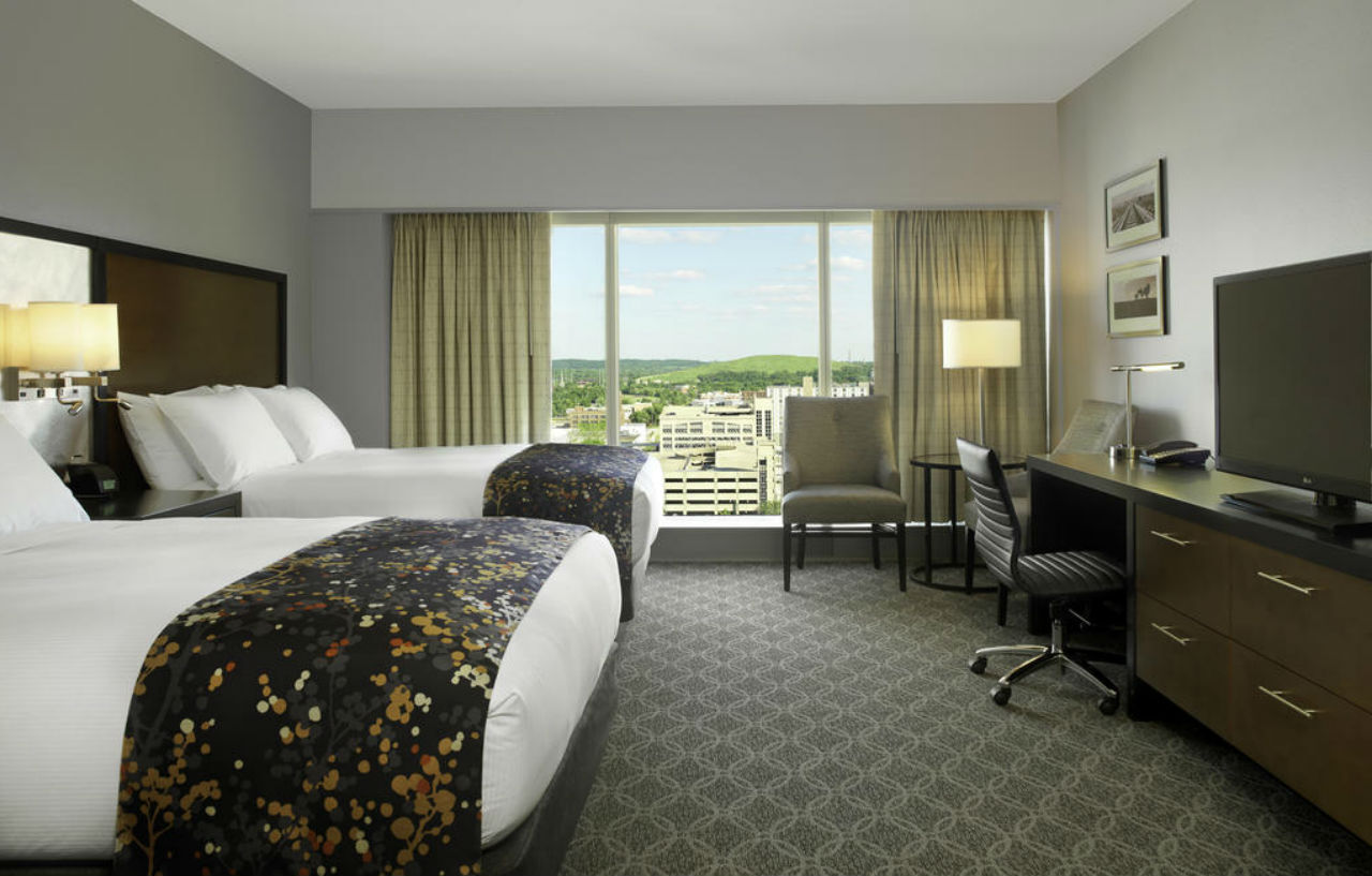 Doubletree By Hilton Hotel Cedar Rapids Convention Complex Екстериор снимка