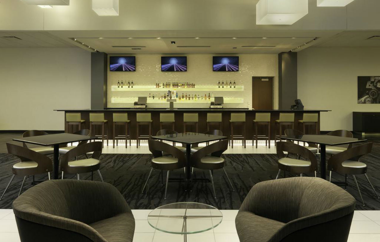 Doubletree By Hilton Hotel Cedar Rapids Convention Complex Екстериор снимка